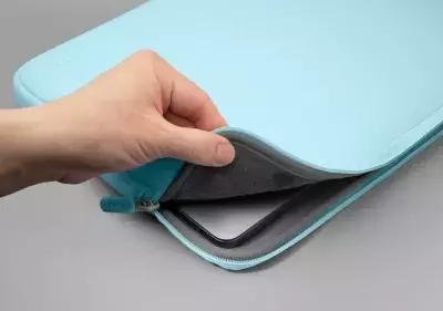 LAUT Huex Pastels - neoprenové ochranné pouzdro pro Macbook Air 13/ Pro 13 (baby blue)