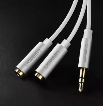 UGREEN kabel rozbočovací kabel pro sluchátka 3,5 mm mini jack AUX 20 cm (2 x audio výstup) stříbrný (10532)