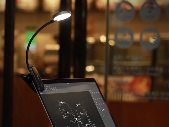 Baseus wireless LED desk lamp with a clip