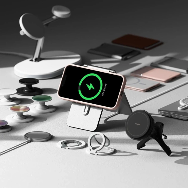 Силіконовий магнітний чохол MagSafe для iPhone 16e рожевого кольору