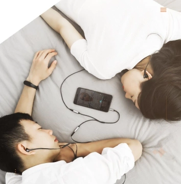 UGREEN kábel rozdeľovací kábel pre slúchadlá 3,5 mm mini jack AUX 20 cm (2 x audio výstup) strieborný (10532)