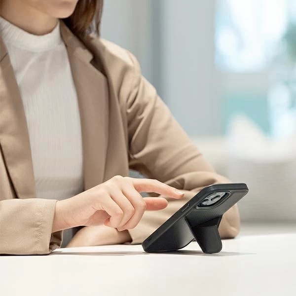 UNIQ Hülle Transforma iPhone 13 6.1" schwarz / ebenholzschwarz MagSafe