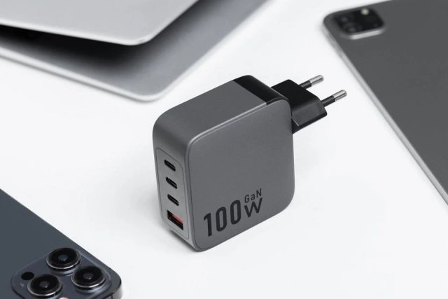 Зарядний пристрій Forcell GaN 100 Вт 3xUSB-C 1xUSB-A PD QC SFC