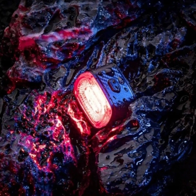 Rockbros Q2S LED zadné svetlo na bicykel s inteligentným dorazovým systémom USB-C - USB-A kábel - čierny