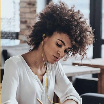 Náhlavná súprava slúchadiel WK Design Sakin Series s diaľkovým ovládaním a mikrofónom 3,5 mm mini jack zlatý (YC05)