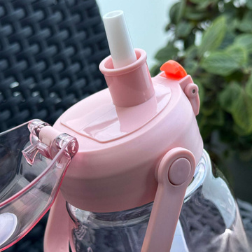 Motivierende Trinkflasche mit Strohhalm, 1,5 l, Erinnerung, motivierender Messbecher, Griff, rosa Waschbürste