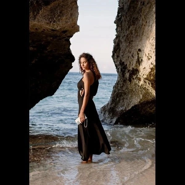 Etui UNIQ Coehl Lumino do iPhone 16 MagSafe Srebrne Brokatowe