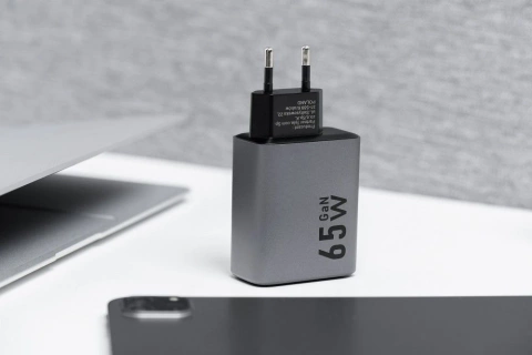 FORCELL F-ENERGY GaN nástenná nabíjačka 2 x USB typu C USB A PD QC4.0 4A 65W šedá