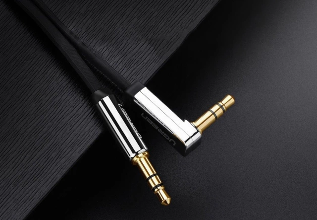 Кабель UGREEN плоский кутовий AUX аудіокабель 3,5 мм mini jack 0,5 м чорний (AV119 10596)