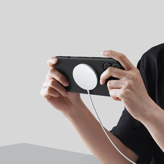 iPhone 16 Hülle Nillkin Shield Pro Magnethülle Schwarz