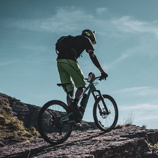 Wozinsky taška na řídítka s pouzdrem na telefon 1 l černá (WBB16BK)