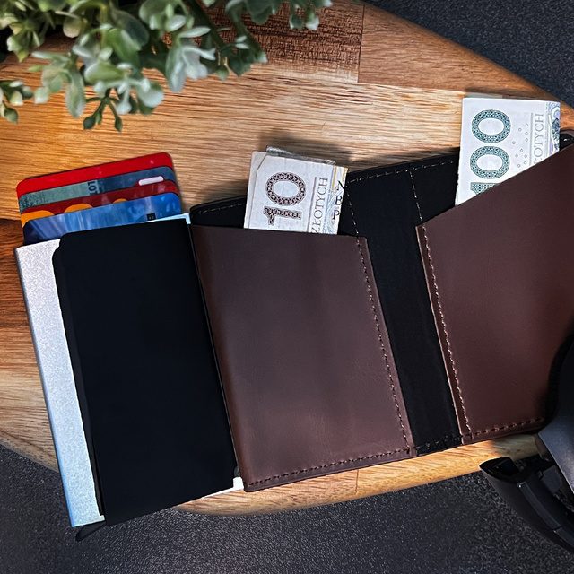 Alogy Smart Wallet with AirTag Air Tag card holder for cash RFID protection Brown