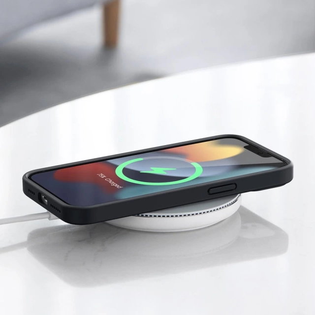 Гумовий гнучкий силіконовий чохол Ugreen Protective Silicone Case для iPhone 13 Pro чорний