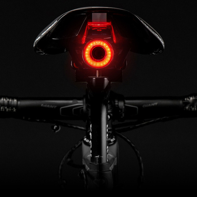 LED zadné svetlo na bicykel USB RockBros Smart TL907Q51 na zadnú časť bicykla pod sedlo 60lm svetlo červené osvetlenie