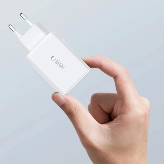 C65W 3-PORTOVÁ síťová nabíječka PD65W/QC3.0 2-USB-C porty 1 USB-A port Černá
