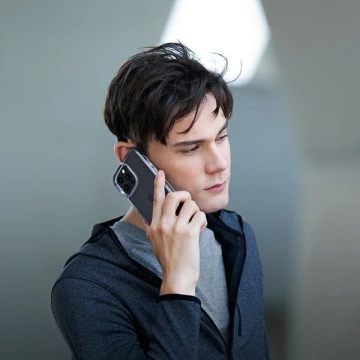 UNIQ-Hülle Combat iPhone 13 6.1 "klar / kristallklar