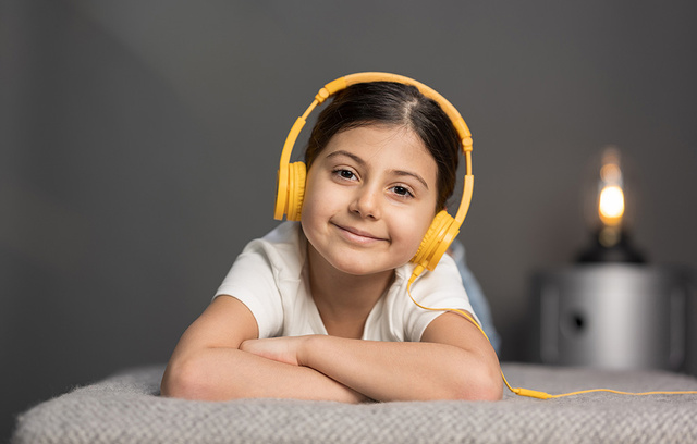 Kabelová sluchátka BuddyPhones Explore Plus pro děti (žlutá)