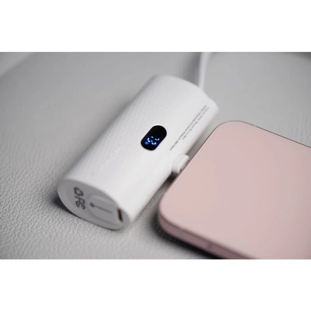 FORCELL F-ENERGY Power Plug F5K3 Powerbank z Wbudowanym Złączem Lightning PD 20W 5000 mAh Biały