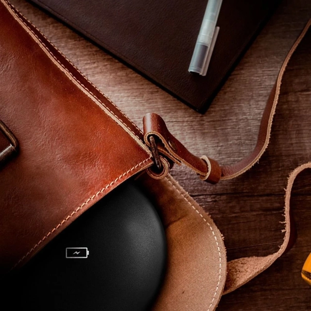 Indukční nabíječka Forcell Qi 15W Quick Charge USB-C, tenká, černá