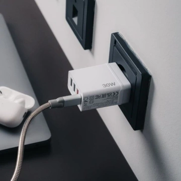 Verbatim 30W nástěnná nabíječka 3xUSB-A/USB-C PD 3.0 bílá