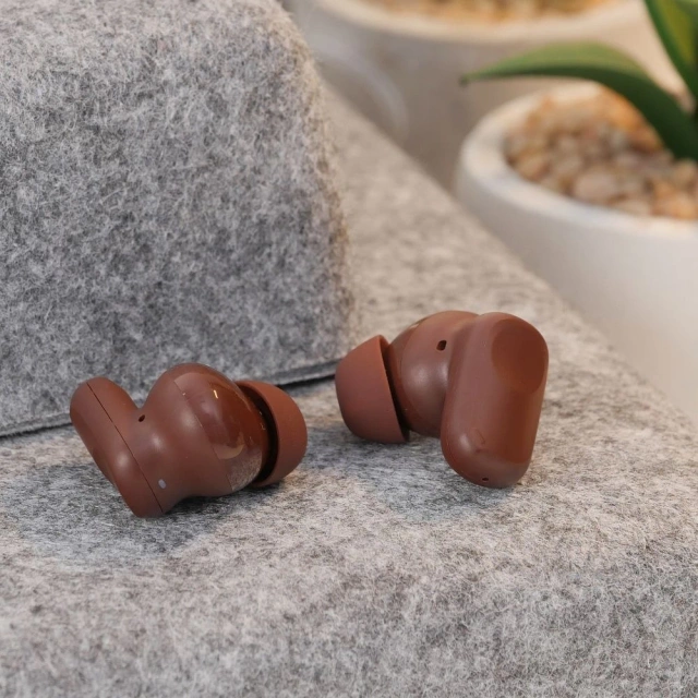 Bezdrátová Bluetooth sluchátka HOCO TWS EQ19 s nabíjecím pouzdrem, hnědá