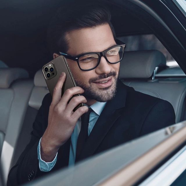 Kožený kryt Dux Ducis Naples pro iPhone 13 Pro Max (kompatibilní s MagSafe) tmavě hnědý