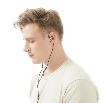 Remax kabelgebundener In-Ear-Kopfhörer aus Metall mit 1,2 m Lightning-Lautstärke-Fernbedienung schwarz (RM-655is)