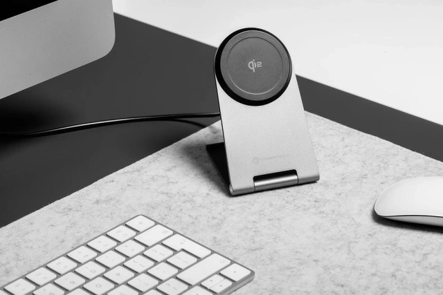 Flip Charge Qi2 MagSafe 15W USB-C Aluminum Inductive Charger