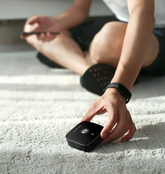 "UGREEN adaptér Bluetooth 5.1 aptX 2RCA prijímač / 3,5 mm mini jack čierny (40759)"