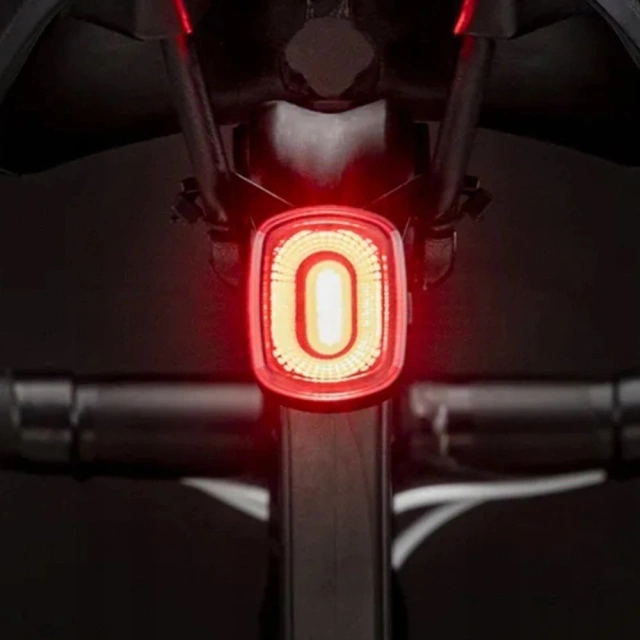 Rockbros Q2S LED zadné svetlo na bicykel s inteligentným dorazovým systémom USB-C - USB-A kábel - čierny