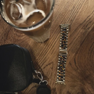 Náramek pro Apple Watch 4 / 5 / 6 / 7 / 8 / 9 / se (38 / 40 / 41 mm) Leopard