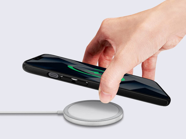 Etui MagSafe Spigen Mag Armor pre Apple iPhone 13 Matte Black