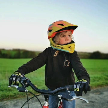 Dětská cyklistická přilba s odnímatelným kšiltem Rockbros TT-32SOYB-S velikost S - žlutooranžová