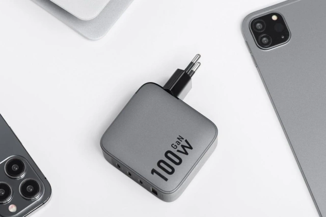 Nabíječka Forcell GaN 100W 3xUSB-C 1xUSB-A PD QC SFC