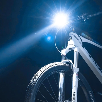 Rockbros RHL600 LED svetlo na bicykel 600lm IPX6 – čierne