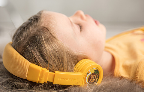 BuddyPhones Explore Plus kabelgebundene Kopfhörer für Kinder (gelb)