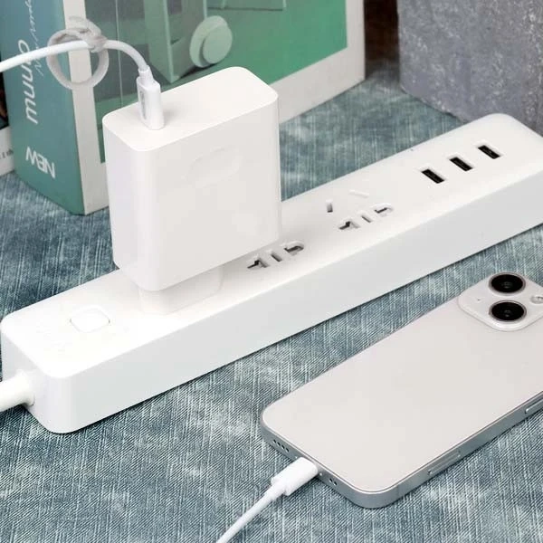 Nástenná nabíjačka 65W iPhone na kábel Type-C Somostel Power Deliver Q15 PD White