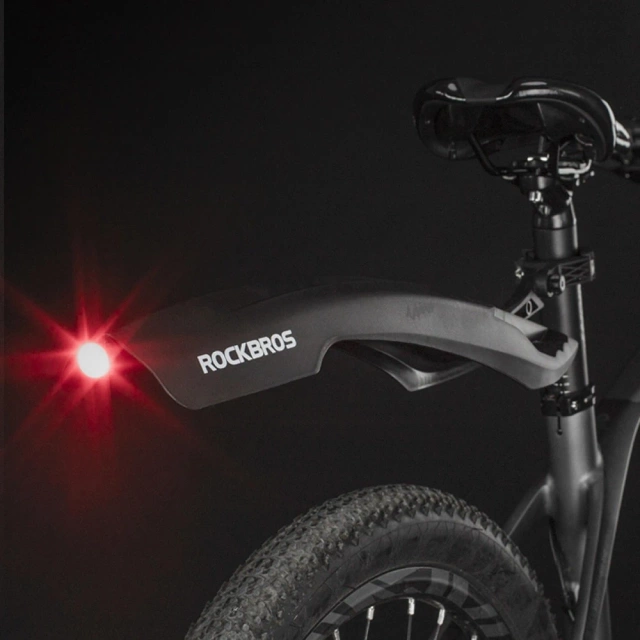 Rockbros DNB8001 mudguard with red LED light - black