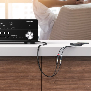 Uzelený konektor audio adaptéra 3,5 mm samec na 2 x RCA kábel samica 0,25 m sivý (AV109)