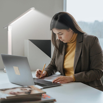 Stolová LED lampa na čítanie s nočným svetlom Dotykovo nastaviteľné 3 režimy Bezdrôtový USB kábel Biely