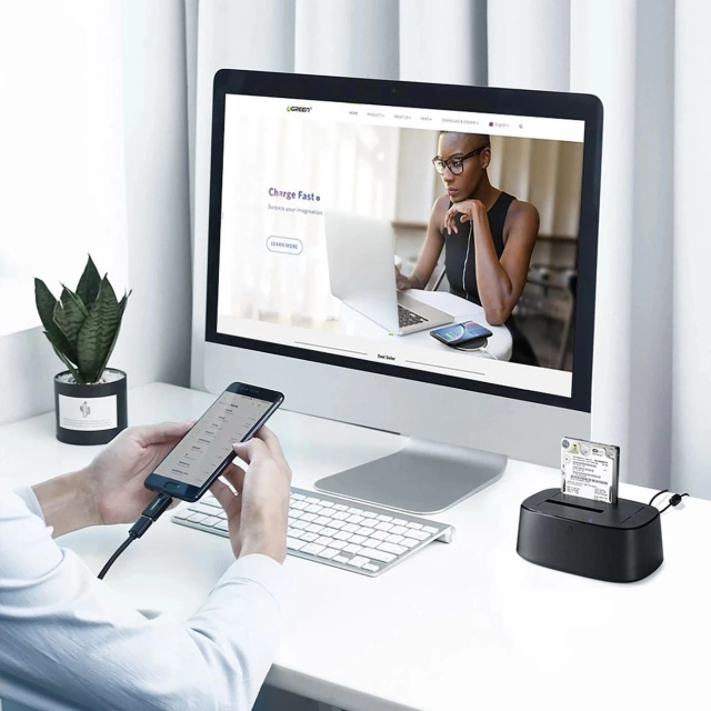 Ugreen CM198 50857 Dockingstation mit USB 3.0 für SATA 2,5" 3,5" SSD HHD Netzteil EU - Schwarz