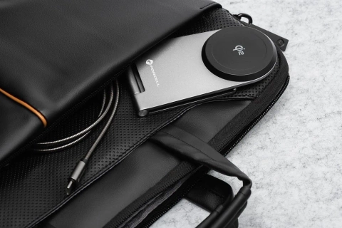 Індуктивний зарядний пристрій Flip Charge Qi2 MagSafe 15W USB-C з алюмінію