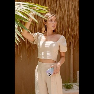 Etui UNIQ Coehl Linear do iPhone 16 Pro MagSafe Opalizujące