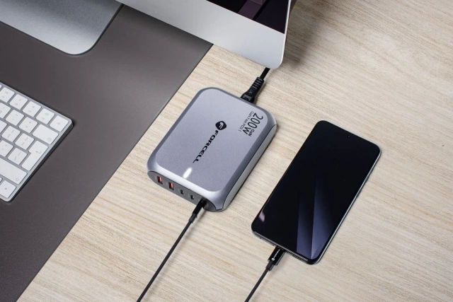 Stolná nabíjačka Forcell GaN III 200W 3xUSB-C 2xUSB-A PD QC SFC