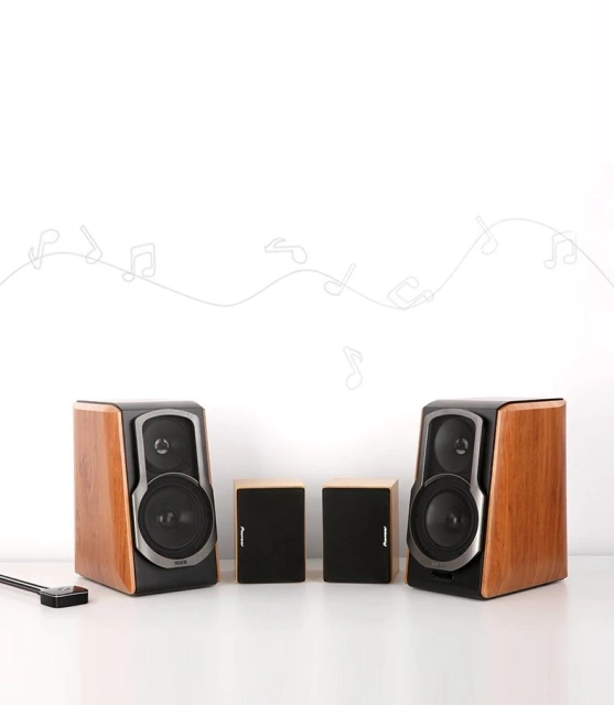 Adaptér UGREEN Bluetooth 5.1 přijímač aptX 2RCA / 3,5 mm mini jack černý (40759)