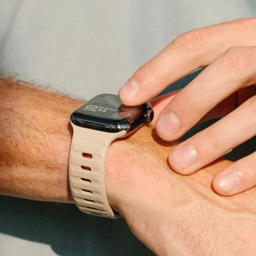 Športový remienok IconBand Line pre Apple Watch 4 / 5 / 6 / 7 / 8 / SE / ULTRA (42 / 44 / 45 / 49 mm) Starlight
