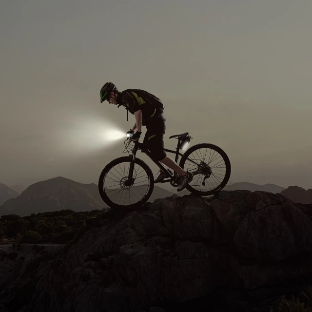 Wozinsky Thermo-Wasserflaschentasche für Fahrrad oder Roller 1 l schwarz (WBB29BK)