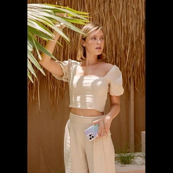 Etui UNIQ Coehl Linear do iPhone 16 Pro MagSafe Opalizujące