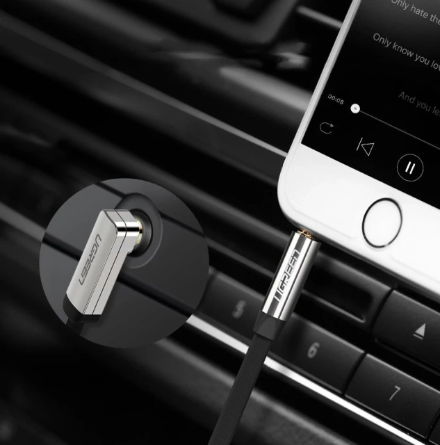 UGREEN kabel plochý úhlový audio kabel AUX 3,5 mm mini jack 0,5 m černý (AV119 10596)