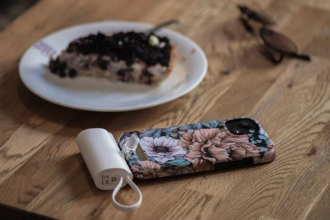 Зовнішній акумулятор FORCELL F-ENERGY Power Plug F5K3 з вбудованим роз'ємом Lightning PD 20 Вт 5000 мАг Білий